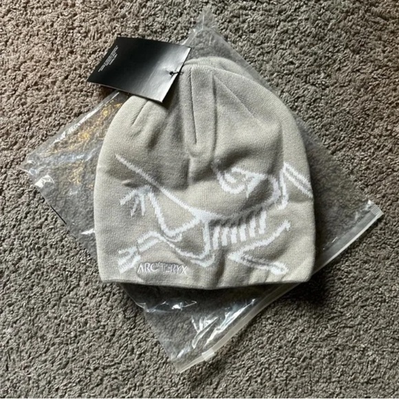 New Arc'teryx Gray Beanie - Picture 1 of 2
